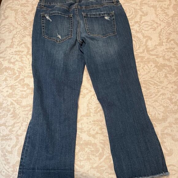 Maurices jeans raw edge distressed cropped straight leg blue denim thrashed Sz 6 - Picture 3 of 12